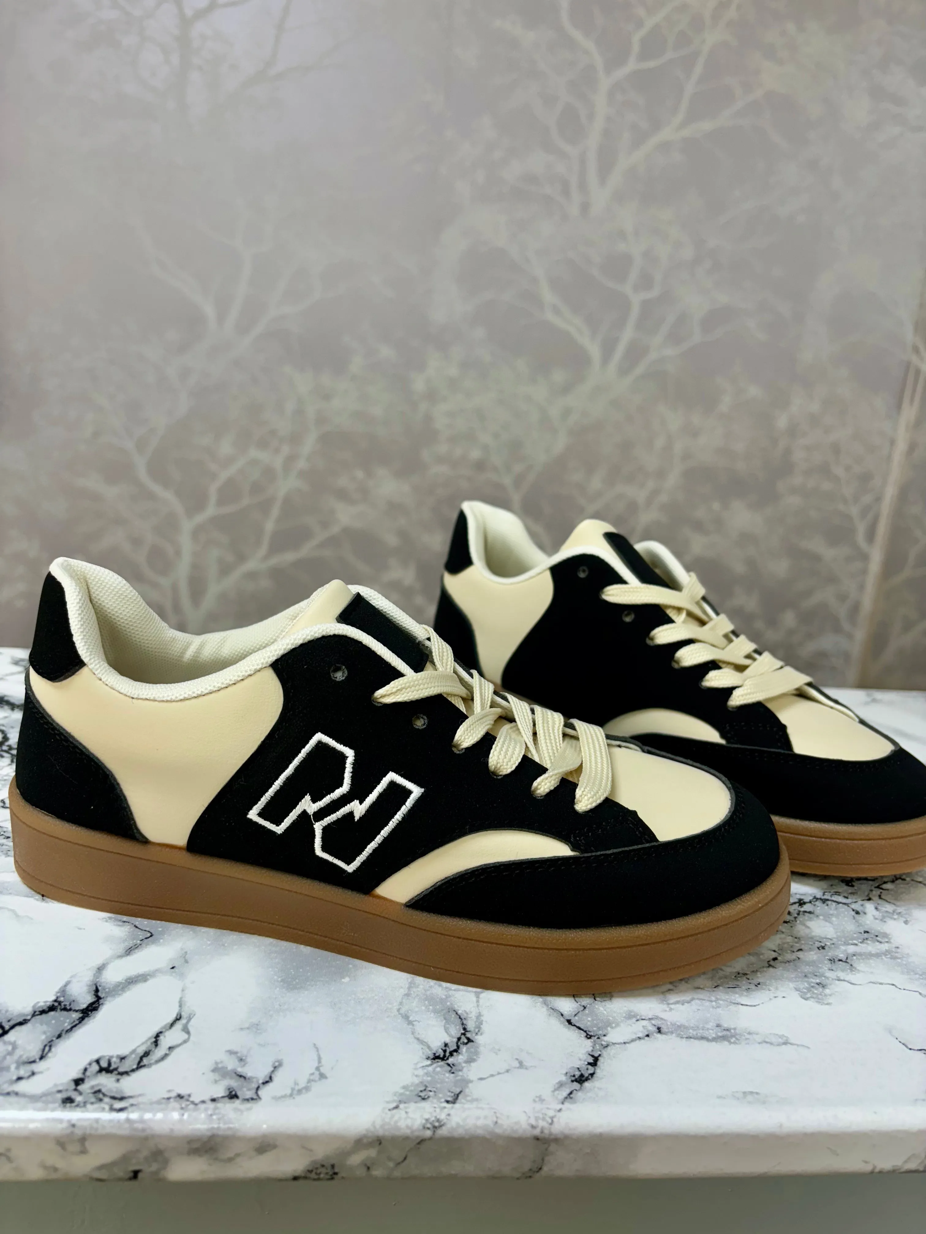 Allie Trainers Beige Black
