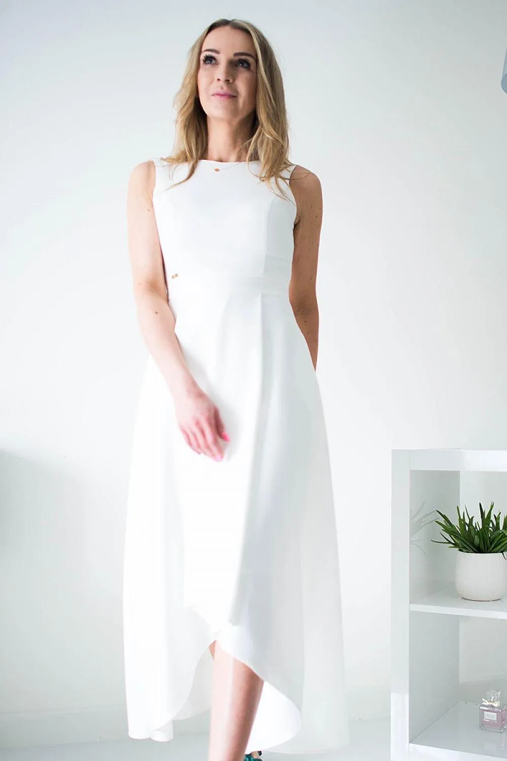 Elegant High-Low Hem Zipper-Back Evening Gown
