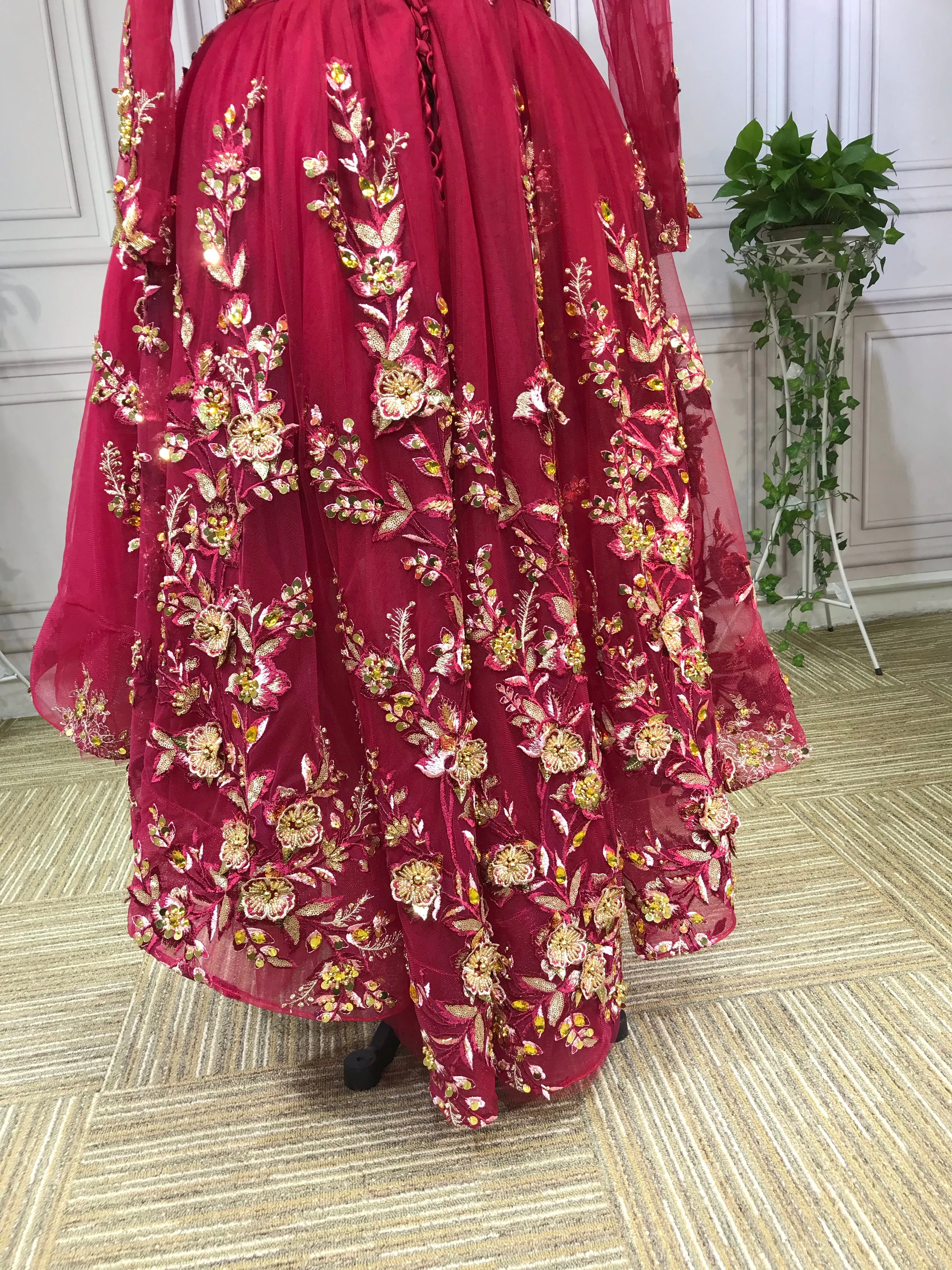 Luxury long sleeves red hi low ball gown prom dress with gold lace appliqués crystals rhinestones beaded 2020