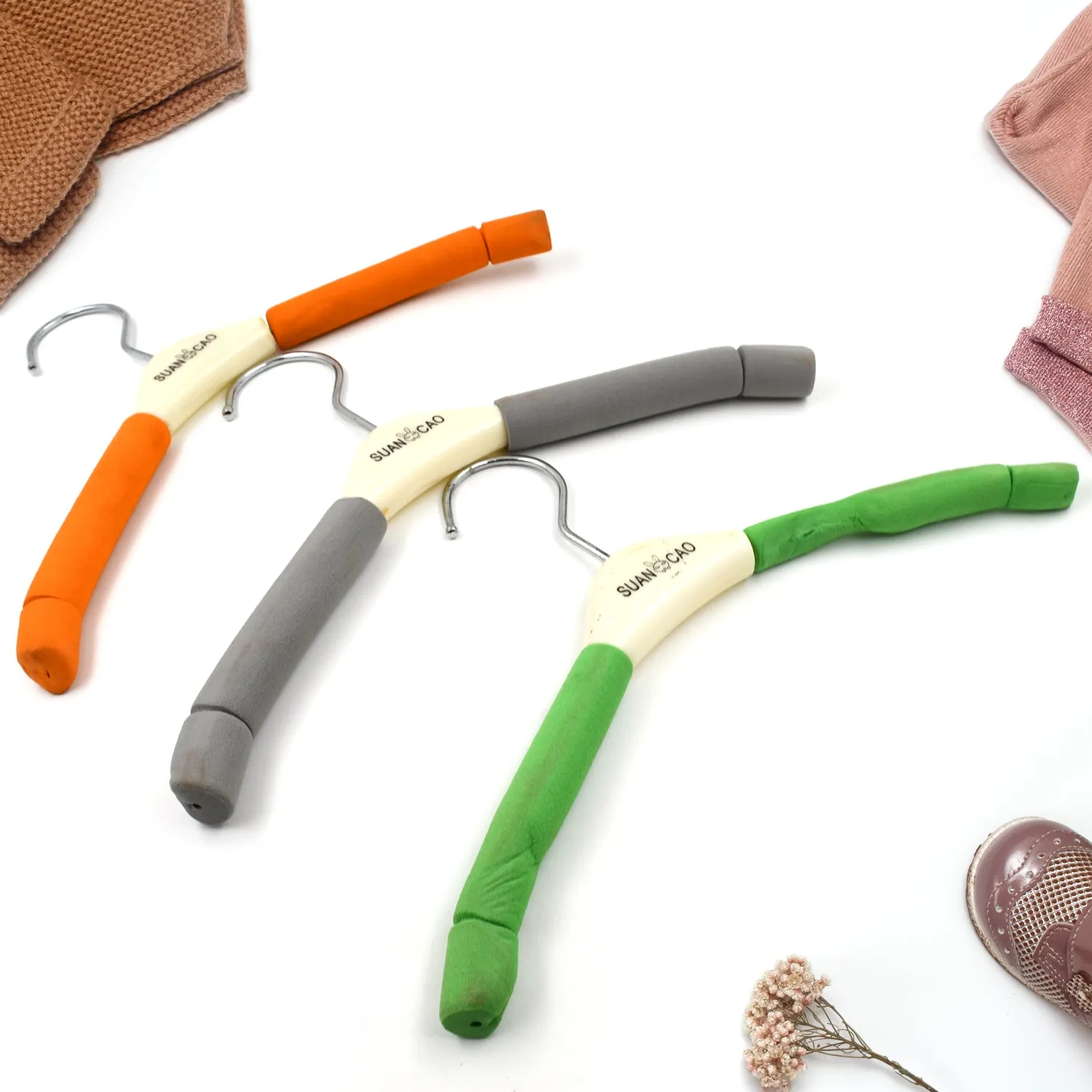 Multi-Use Solid Sponge Hanger for Closet & Pants (1 Pc)
